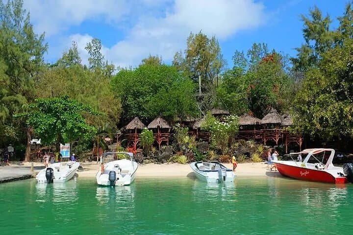 Speedboat to Île aux Cerfs: Full-Day Island Excursion with Lunch & Transfers photo 3