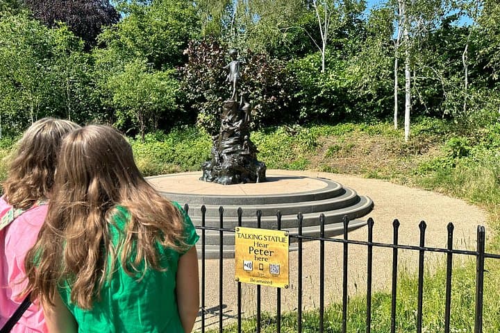 Family-Friendly V&A Museum & Kensington Gardens Walking Tour — London with Kids