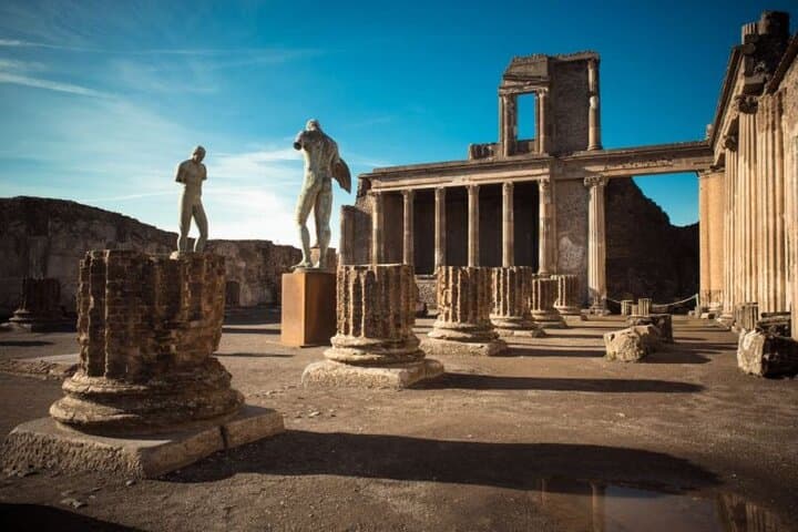 Pompeii Guided Tour with a Local Guide: Explore the Ancient Ruins photo 4