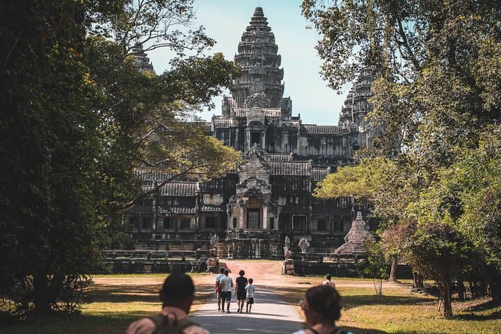 Discover Authentic Cambodia: Food, Temples & Village Life in 7 Days