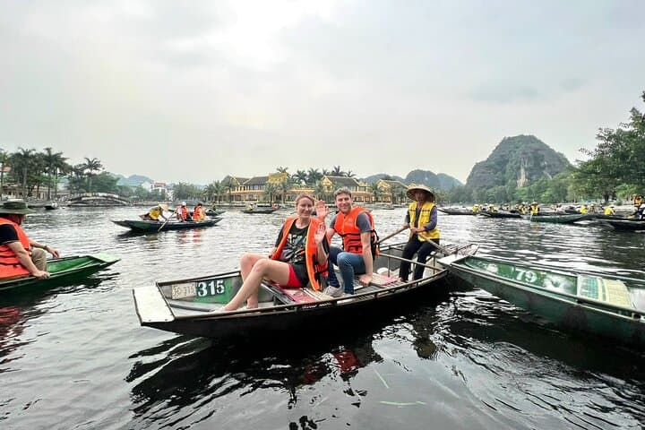 Ninh Binh Day Trip: Hoa Lu, Tam Coc Boat Ride & Mua Cave Views photo 5