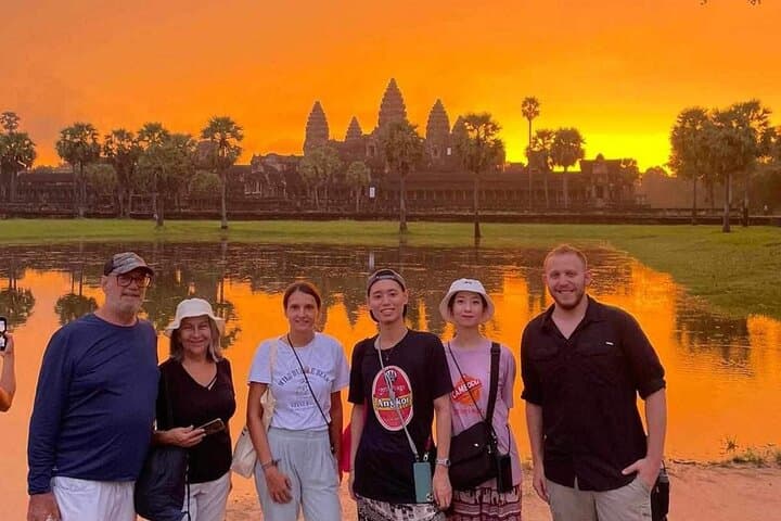 Sunrise at Angkor Wat: Small-Group Guided Temple Tour in Siem Reap