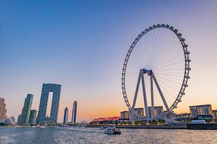 Dubai Marina Luxury Yacht Tour: Breakfast and Sightseeing Cruise