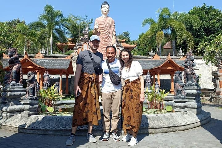 North Bali Full-Day: Brahmavihara Arama, Banjar Hot Springs & Ulun Danu Bratan Temple photo 1