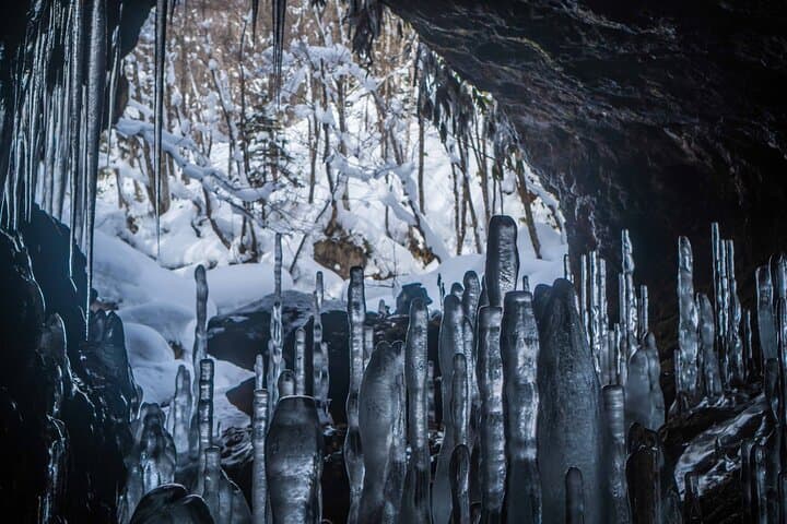 Bamboo Ice Cave Snowshoeing in Noboribetsu — Guided Winter Tour