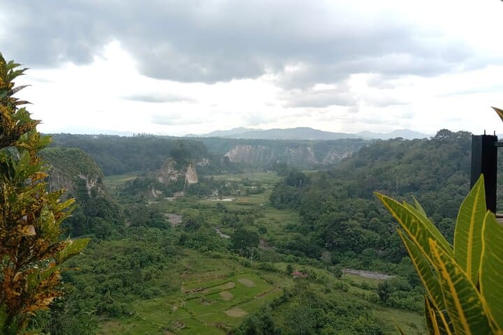 5-Day Private West Sumatra Tour — Bukittinggi, Harau Valley & Padang Islands photo 4