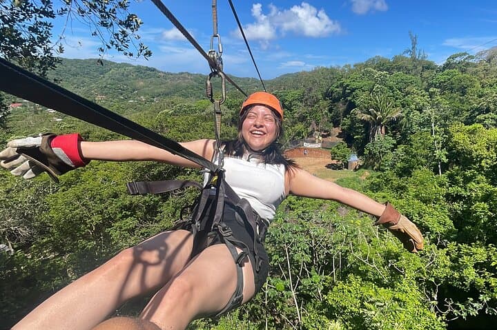 Roatán Zipline, Monkey & Sloth Park: Canopy Zip and Island Culture Tour