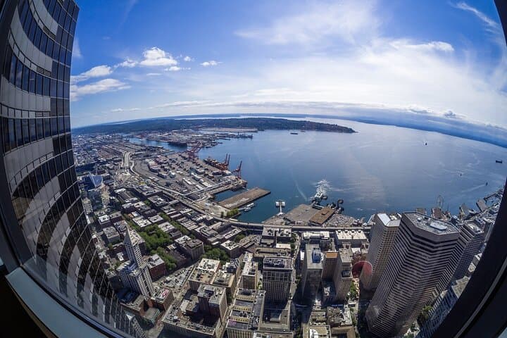 Seattle Skyline to Market: A Private 2-Hour Walking Tour of Columbia Center, Central Library & Pike Place