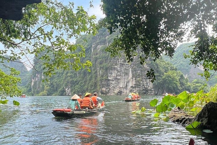 Full-Day Ninh Binh: Hoa Lu, Trang An & Mua Cave Luxury Tour