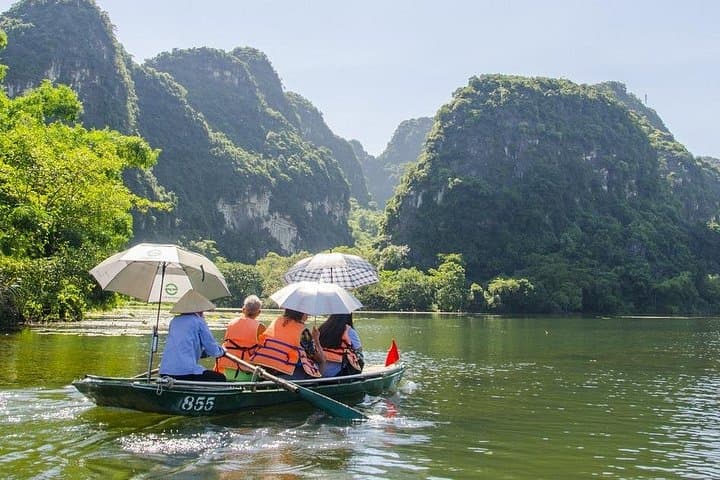 Full-Day Ninh Binh: Hoa Lu, Trang An & Mua Cave Luxury Tour photo 4