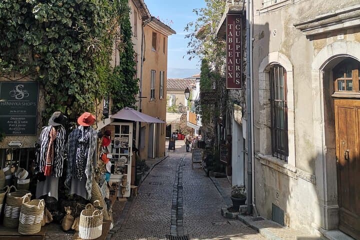 Luberon Wine & Charm: Day Tour of Ménerbes, Lacoste, Gordes & Roussillon photo 5