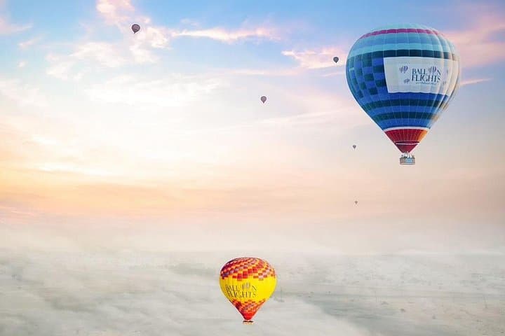 Dubai Sunrise Hot Air Balloon & Vintage Land Rover Desert Experience photo 2