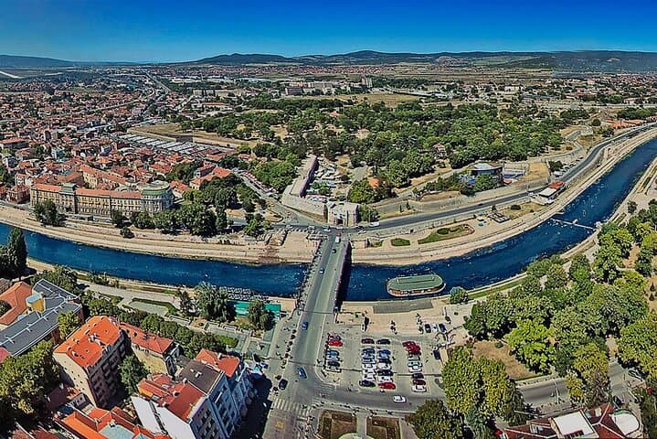 Skopje-to-Sofia Private Transfer with Guided Niš City Tour
