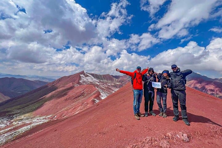 Vinicunca Rainbow Mountain & Red Valley: One-Day High-Altitude Hike from Cusco