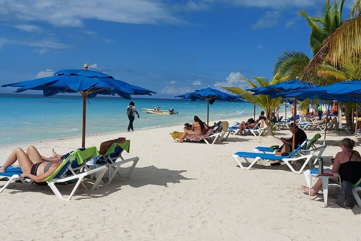 Discover Paradise: Seven Mile Beach Escape from Montego Bay