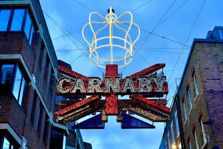 London Christmas Lights Black Cab Tour — Private Evening Drive & Photo Stops photo 4
