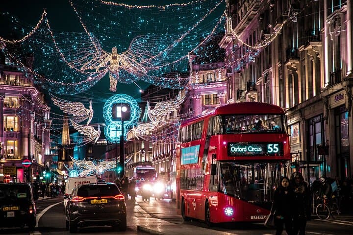 London Christmas Lights Black Cab Tour — Private Evening Drive & Photo Stops photo 2