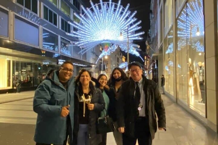 London Christmas Lights Black Cab Tour — Private Evening Drive & Photo Stops