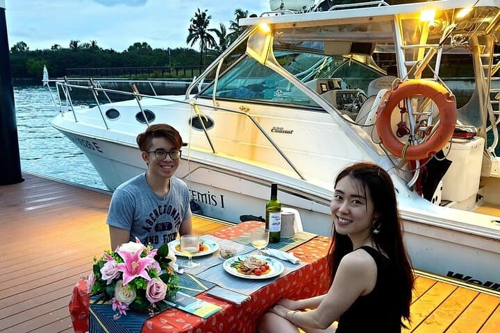 Private Sunset Dinner Cruise to Lazarus Island — 3-Course Yacht Dining & Skyline Views