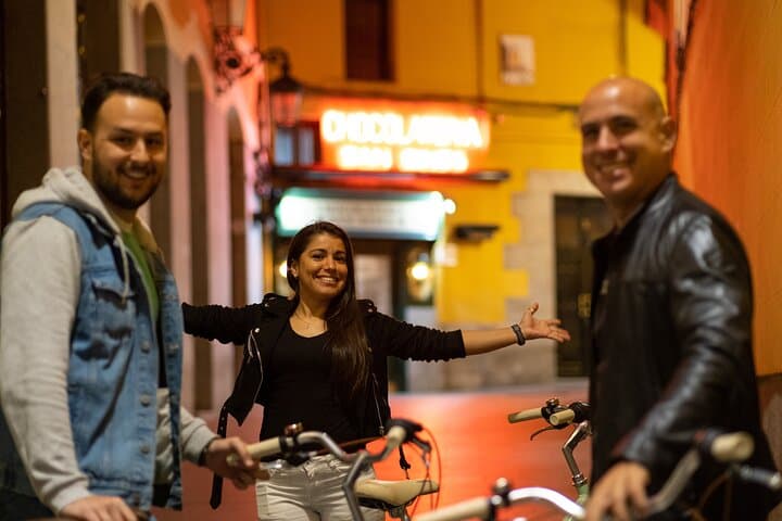 Madrid Night Vintage Bike Ride Under the Christmas Lights photo 4