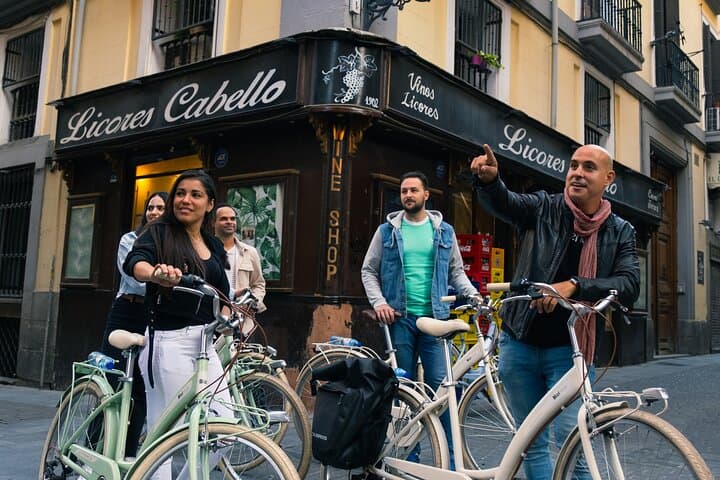 Madrid Night Vintage Bike Ride Under the Christmas Lights photo 2