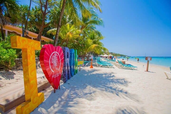 Roatán Zipline, Snorkeling & West Bay Beach Day Trip photo 3