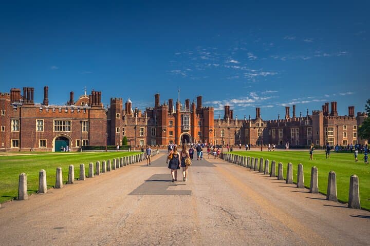 Skip-the-Line Private Day Trip to Hampton Court Palace from London photo 4