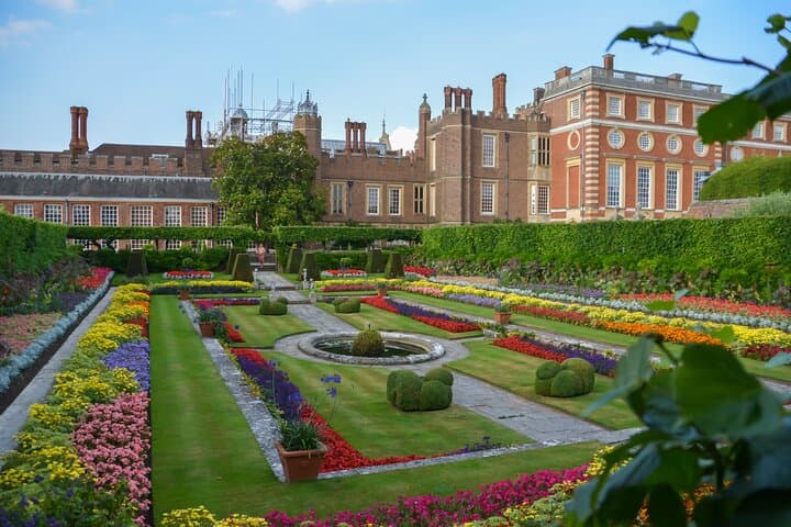 Skip-the-Line Private Day Trip to Hampton Court Palace from London photo 5