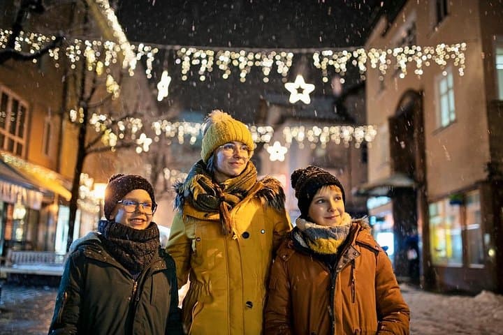 Zell am See Christmas Magic: Private Walking Tour of Stadtplatz & Elisabethpark
