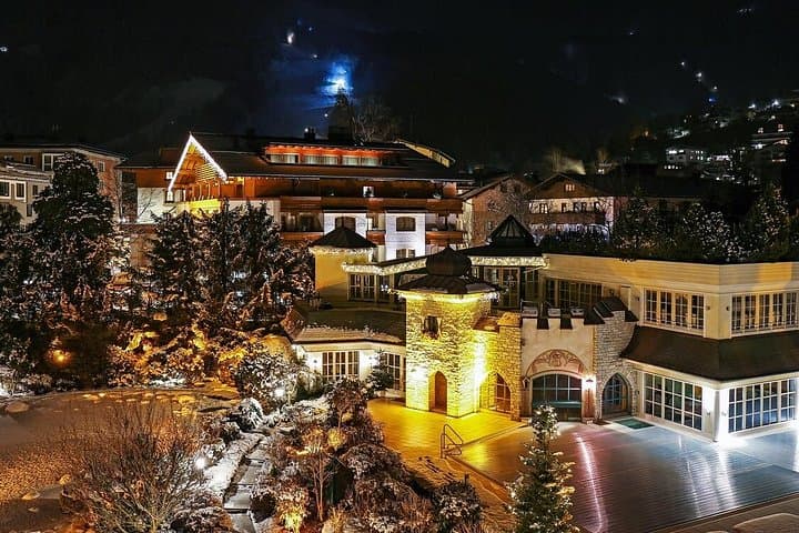 Zell am See Christmas Magic: Private Walking Tour of Stadtplatz & Elisabethpark photo 4