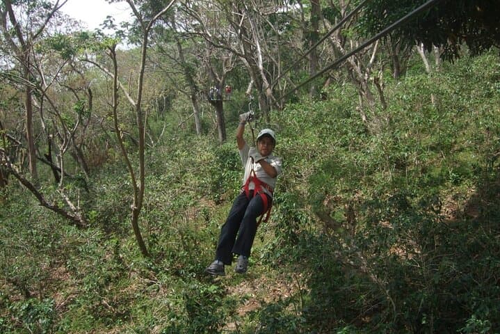 Mombacho Volcano Hike and Zipline Adventure from Granada