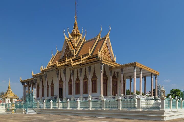 9-Day Private Highlights: Angkor Wat, Phnom Penh & Luang Prabang photo 4