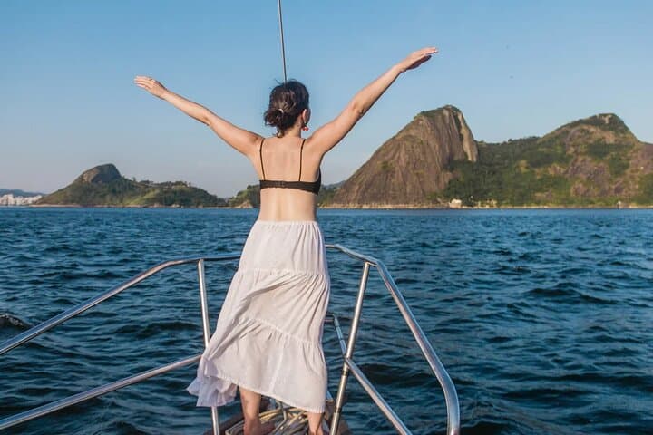 Rio Sunset Sail: 3-Hour Guanabara Bay Cruise with Caipirinha