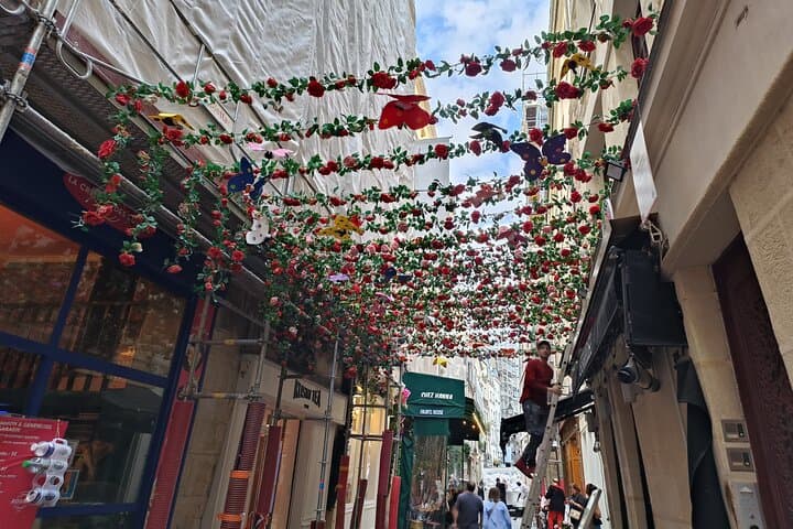 Family-Friendly Le Marais Walking Tour with Macarons and History photo 5