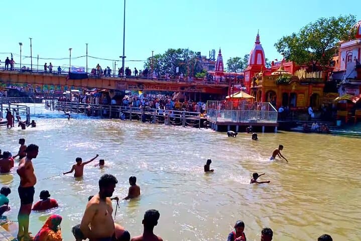 Haridwar Guided Walking Tour: Ghats, Temples & Evening Ganga Aarti photo 4