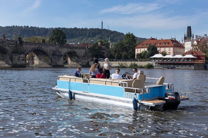 Prague Prosecco Cruise: Private 60-Minute Vltava Boat Experience
