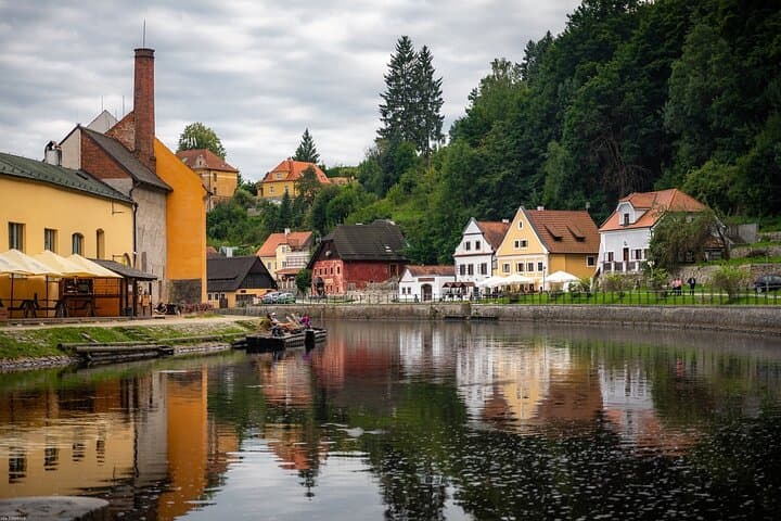 Private Transfer Prague to Vienna via Cesky Krumlov — 2‑Hour Castle Stop photo 3
