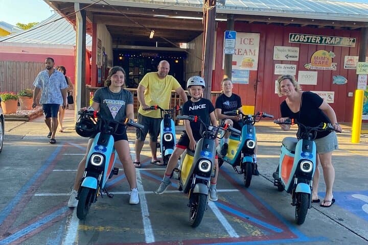 Naples Electric Moped Tour: Glide Downtown, Pier, and Bayfront in 90 Minutes