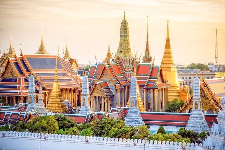 Private Bangkok Grand Palace & Temple Tour — Emerald Buddha, Wat Pho & Wat Arun (4 Hours) photo 1