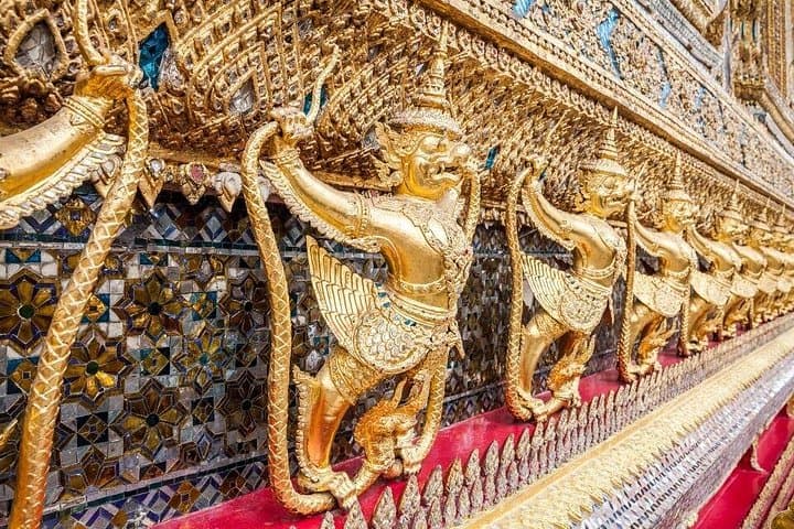 Private Bangkok Grand Palace & Temple Tour — Emerald Buddha, Wat Pho & Wat Arun (4 Hours) photo 3