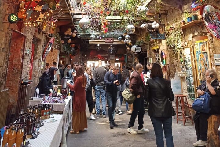 Budapest Ruin Bars Tour: Evening Walking Crawl Through the Jewish Quarter