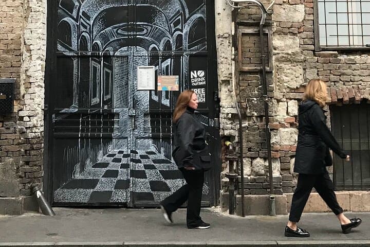 Budapest Ruin Bars Tour: Evening Walking Crawl Through the Jewish Quarter photo 2