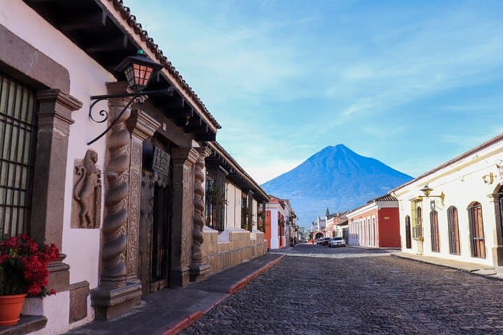 Walk Antigua: Private Guided Tour of the Emblematic Streets photo 4