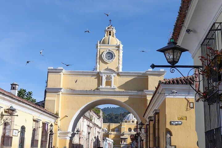Walk Antigua: Private Guided Tour of the Emblematic Streets