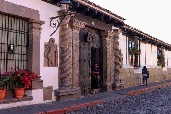 Walk Antigua: Private Guided Tour of the Emblematic Streets photo 3