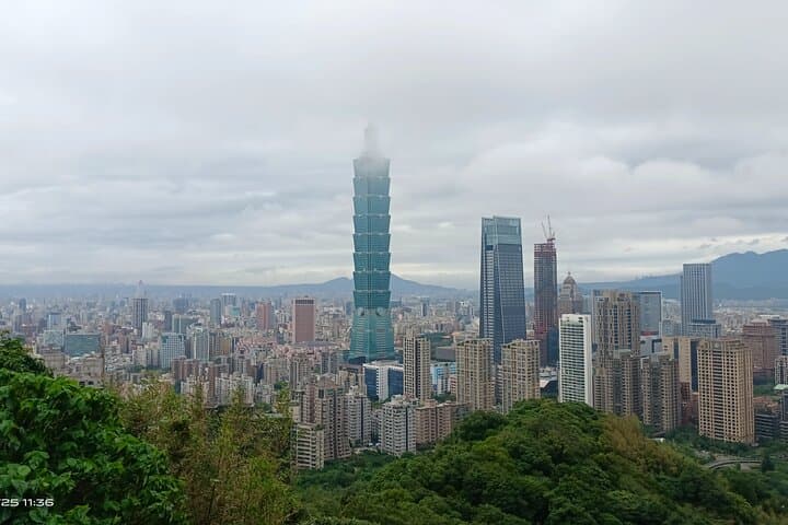 Taipei Memory: 48-Hour City Walking Tour and Coastal Outskirts photo 2
