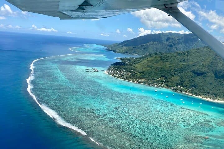 Tahiti Full-Day Private Cessna Flight and Island Discovery Tour