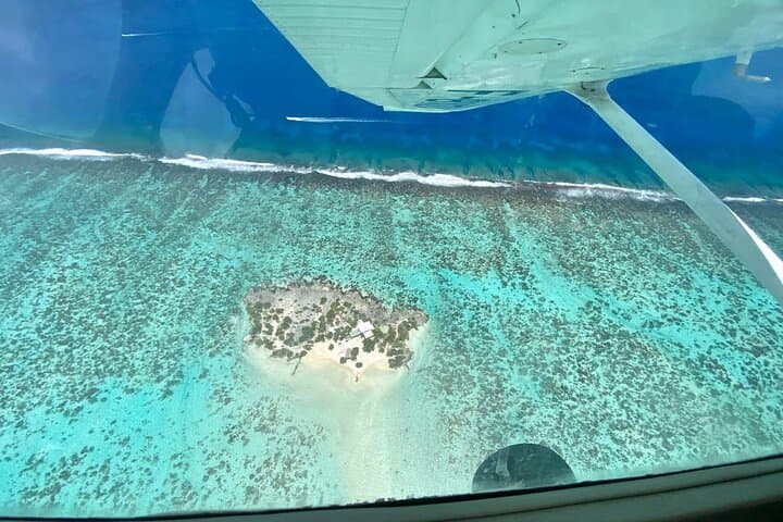 Tahiti Full-Day Private Cessna Flight and Island Discovery Tour photo 3