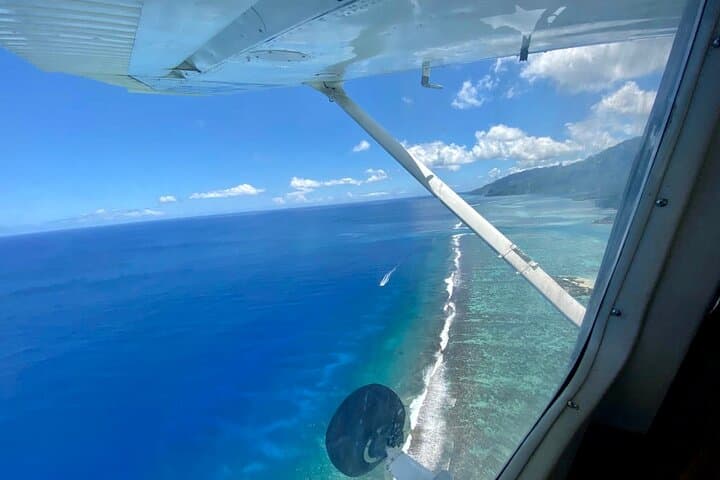 Tahiti Full-Day Private Cessna Flight and Island Discovery Tour photo 4