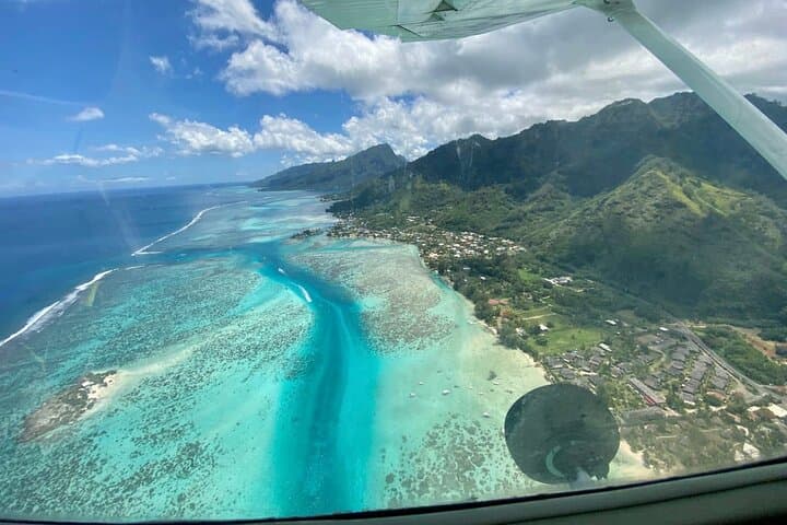 Tahiti Full-Day Private Cessna Flight and Island Discovery Tour photo 6